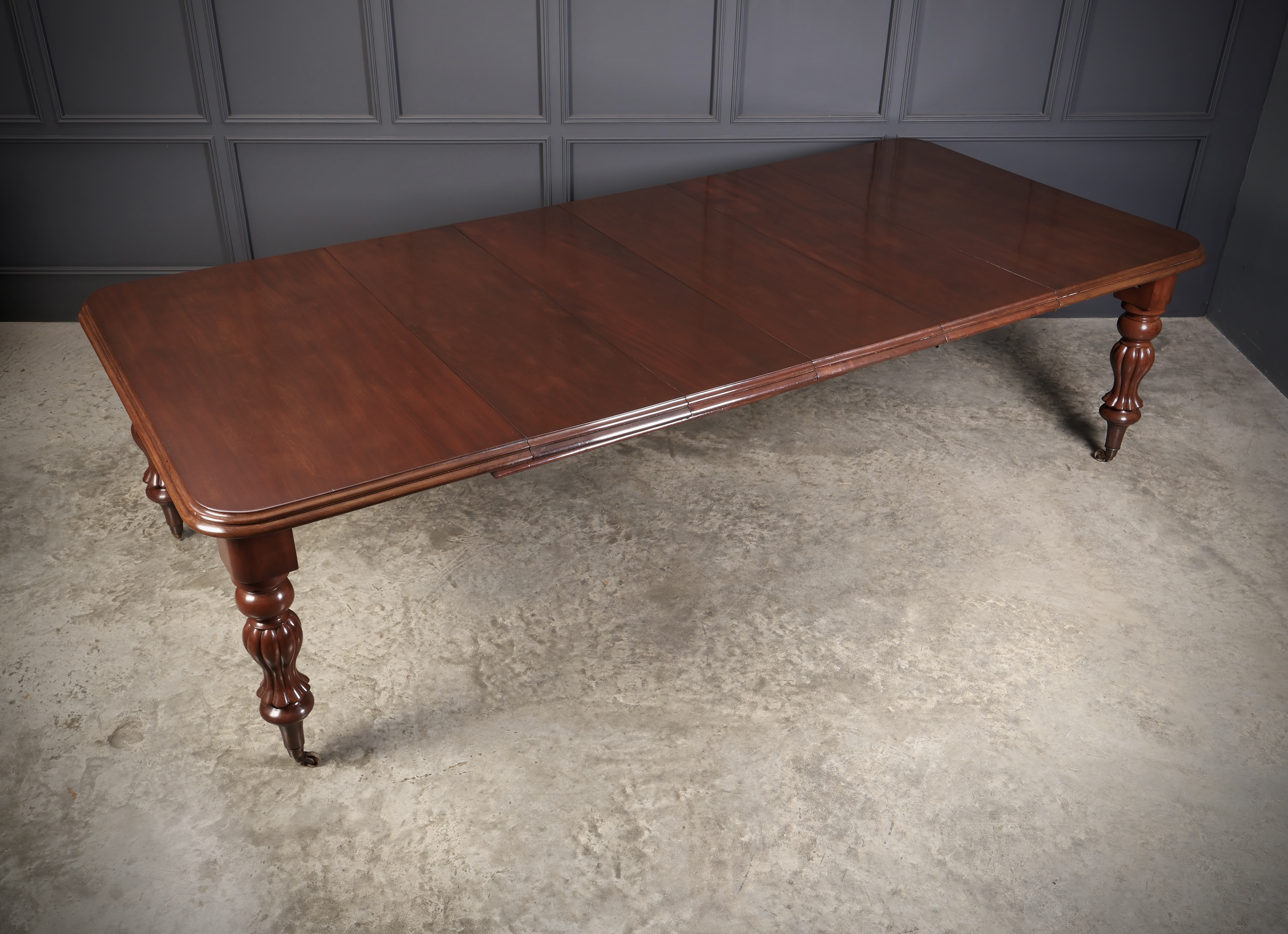 Early Victorian Mahogany Extending Dining Table - Image 8